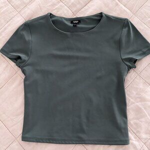 Body Contour Cropped Crew Neck Tee | Express